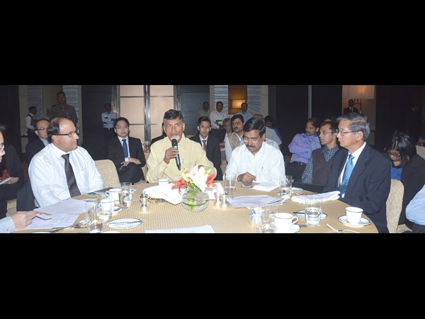 హైదరాబాదులో సింగపూర్ ప్రతినిధులతో చంద్రబాబు