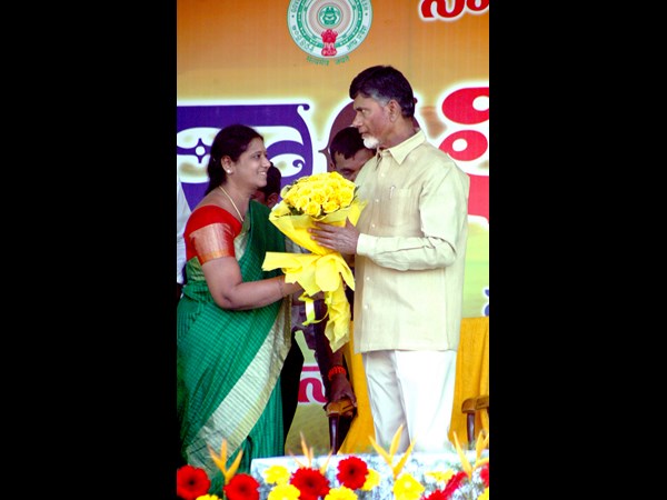 బాబుకు స్వాగతం