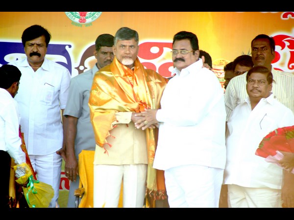 బాబుకు సన్మానం