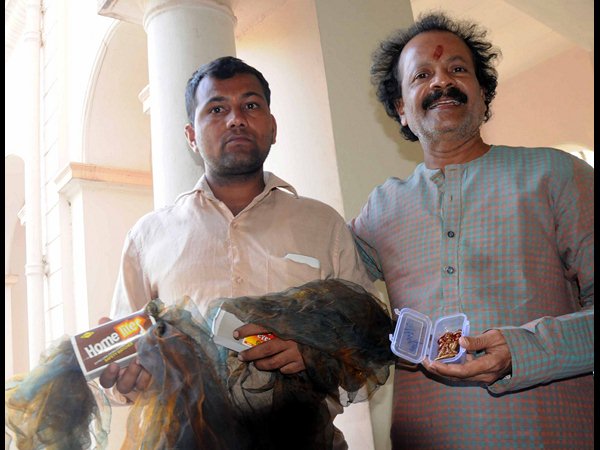  ఒబామాకు శాలువా, మిచెల్లీకి సిల్క్ చీర