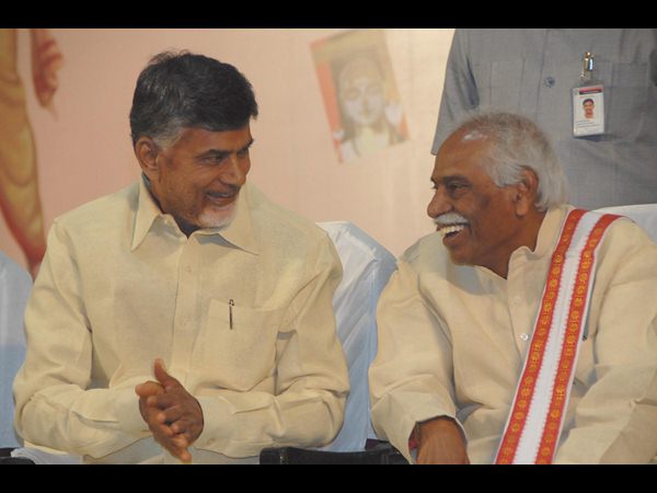 ఇదమ్ కౌటిల్యం ఆవిష్కరణలో బాబు, దత్తాత్రేయ