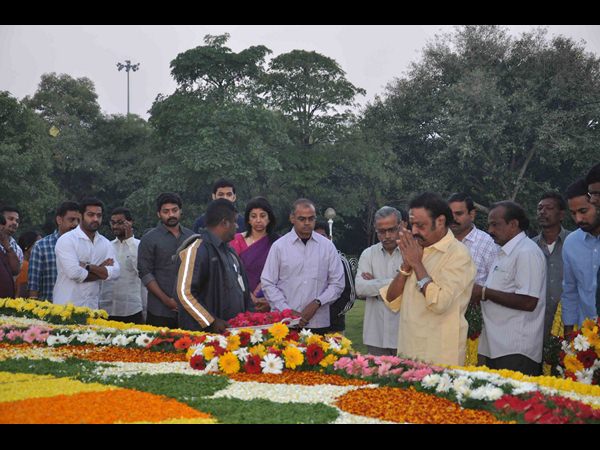 హరికృష్ణ నివాళి