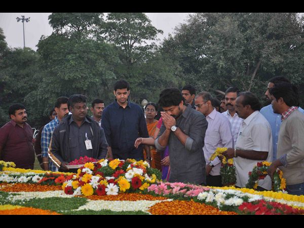 ఎన్టీఆర్ నివాళి