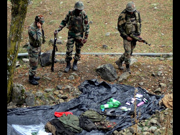  భద్రతా దళాల చేతిలో ఇద్దరు ఉగ్రవాదుల హతం