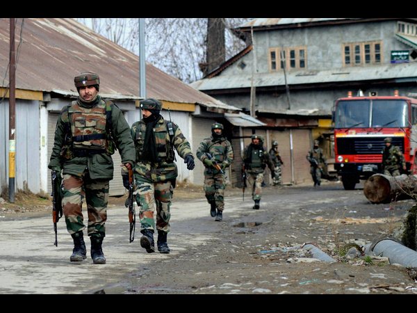 భద్రతా దళాల చేతిలో ఇద్దరు ఉగ్రవాదుల హతం