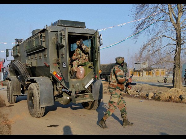 భద్రతా దళాల చేతిలో ఇద్దరు ఉగ్రవాదుల హతం