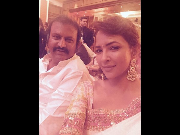 వివాహ వేడుకలో మోహన్‌బాబు, లక్ష్మీ