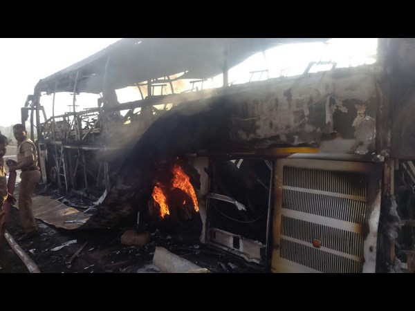 దగ్ధమైన వోల్వో బస్సు