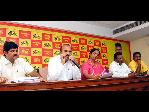 ఎన్టీఆర్ ట్రస్ట్ భవన్లో లోకేశ్తో మంత్రులు ఎన్టీఆర్ ట్రస్ట్ భవన్లో లోకేశ్తో మంత్రులు