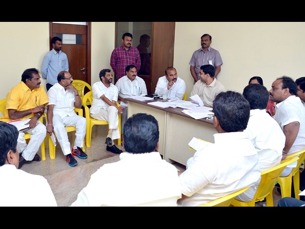 ఎన్టీఆర్ ట్రస్ట్ భవన్లో లోకేశ్తో మంత్రులు ఎన్టీఆర్ ట్రస్ట్ భవన్లో లోకేశ్తో మంత్రులు