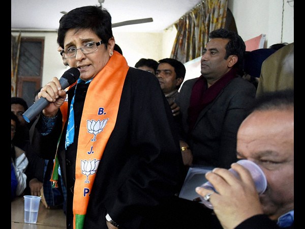  నామినేషన్ వేసిన కేజ్రీవాల్, కిరణ్ బేడీ 