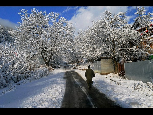 జమ్మూలో భారీగా కురుస్తున్న మంచు