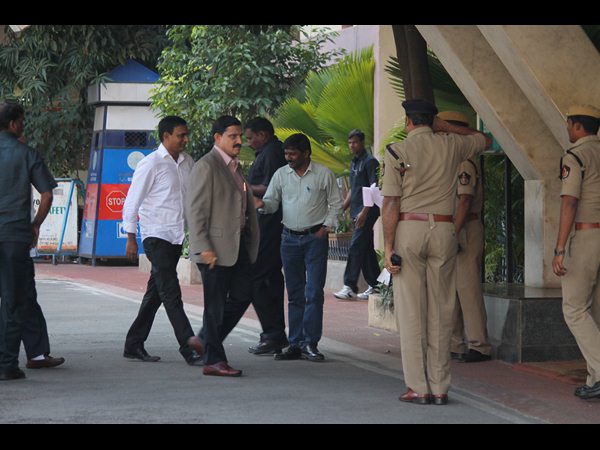 తెలంగాణ సచివాలయం వద్ద సుజన