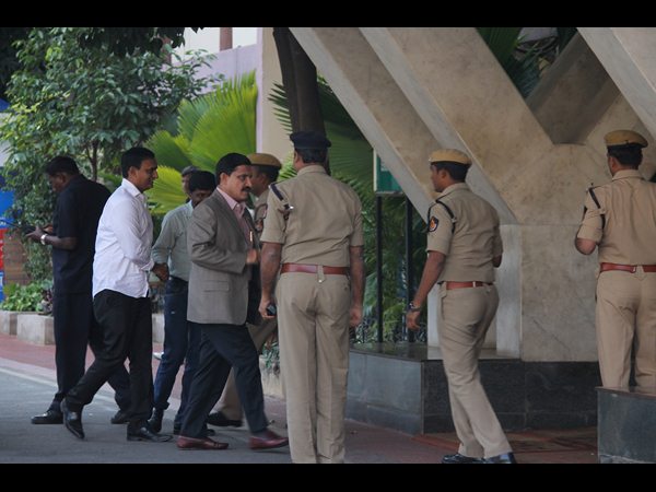 తెలంగాణ సచివాలయం వద్ద సుజన