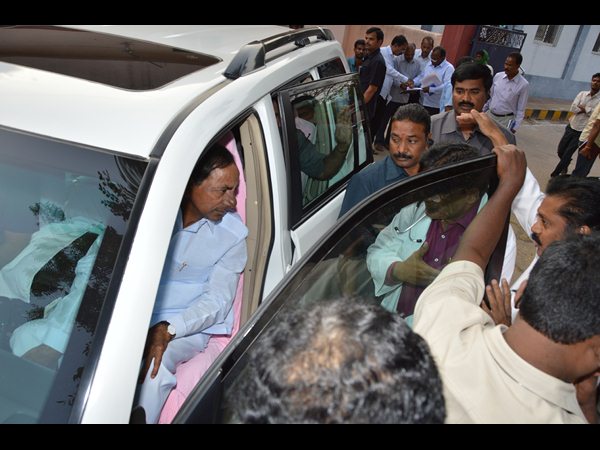 చెస్ట్ ఆస్పత్రిలో కెసిఆర్