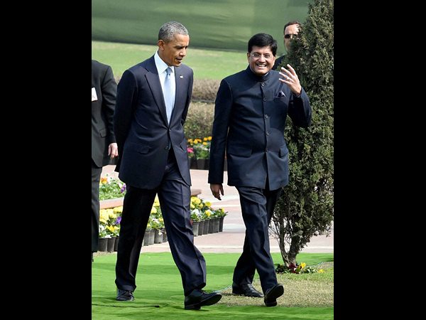  రాజ్‌ఘాట్ వద్ద మౌనంగా ప్రార్థన, రావి మొక్క నాటారు