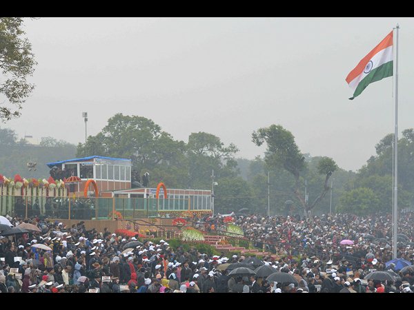  చిరు జల్లుల మధ్యే గణతంత్ర వేడుకలు