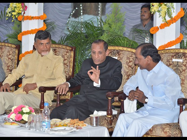 గవర్నర్, కేసీఆర్, చంద్రబాబు గవర్నర్, కేసీఆర్, చంద్రబాబు
