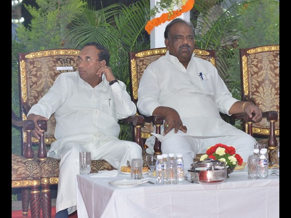 గవర్నర్, కేసీఆర్, చంద్రబాబు గవర్నర్, కేసీఆర్, చంద్రబాబు
