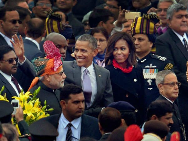 మోటార్ సైకిల్ విన్యాసాలకు ఒబామా 'ఫిదా' మోటార్ సైకిల్ విన్యాసాలకు ఒబామా 'ఫిదా'