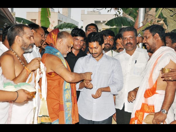 ఆశ్రమమంతా చూశారు..