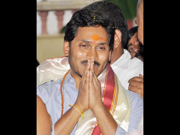 రెండు చేతులూ జోడించి...