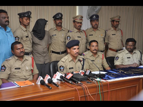 Vizag Steel plant employee arrested in robbery case