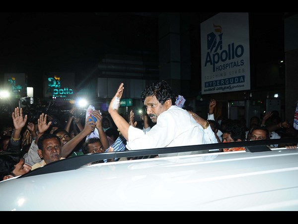 అక్కడే మీడియా..