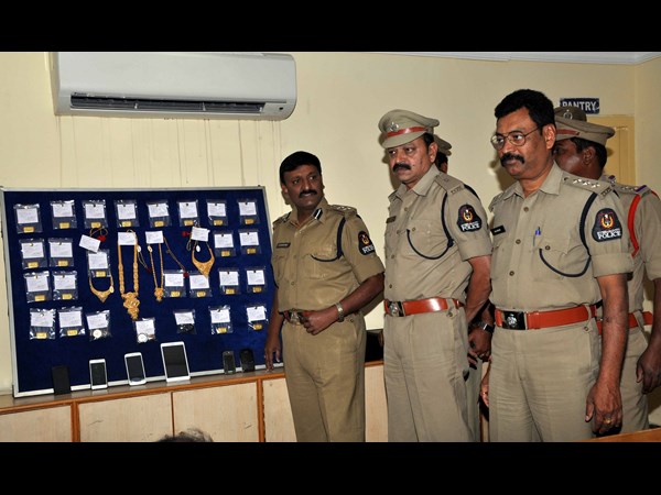 యజమాని ఇంట్లో కారు డ్రైవర్ రూ. కోట్లలో చోరీ