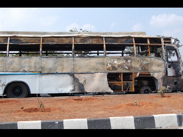 దగ్ధమైన బస్సు