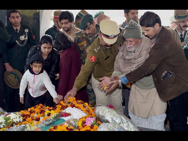  సైనిక మర్యాదలతో ముగిసిన రాయ్ అంత్యక్రియలు 