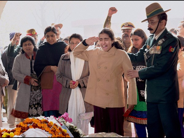 సైనిక మర్యాదలతో ముగిసిన రాయ్ అంత్యక్రియలు 