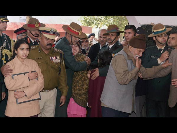  సైనిక మర్యాదలతో ముగిసిన రాయ్ అంత్యక్రియలు 