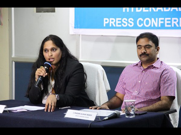  'చేతిరాత పాస్ పోర్టులు చెల్లవు'