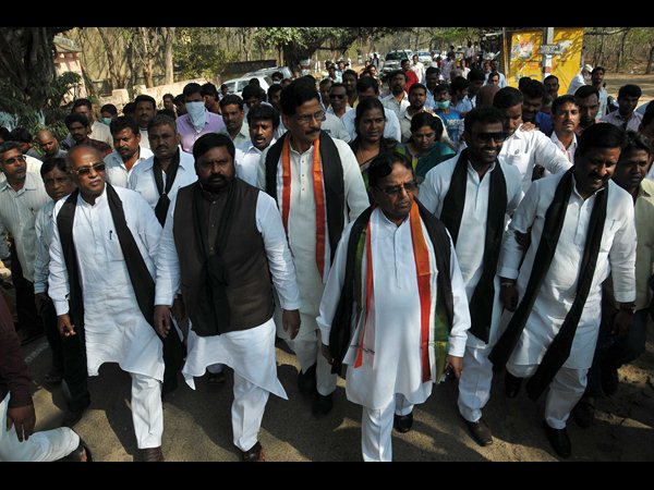 కేసీఆర్పై టీపీసీసీ అధ్యక్షుడు పొన్నాల ధ్వజం కేసీఆర్పై టీపీసీసీ అధ్యక్షుడు పొన్నాల ధ్వజం