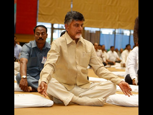 యోగా క్లాసులు యోగా క్లాసులు