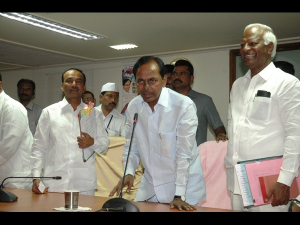 మీడియా సమావేశంలో కెసిఆర్