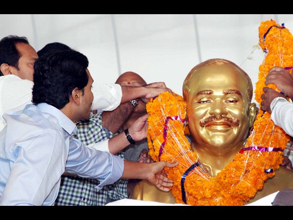 ప్రైవేట్ వ్యాపారుల బారిన రైతులు..