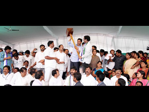 పెనుభారం మోపారు..