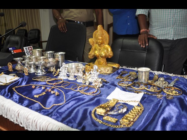 చోరీలకు పాల్పడ్డ ఐదుగురు యువకులు అరెస్టు