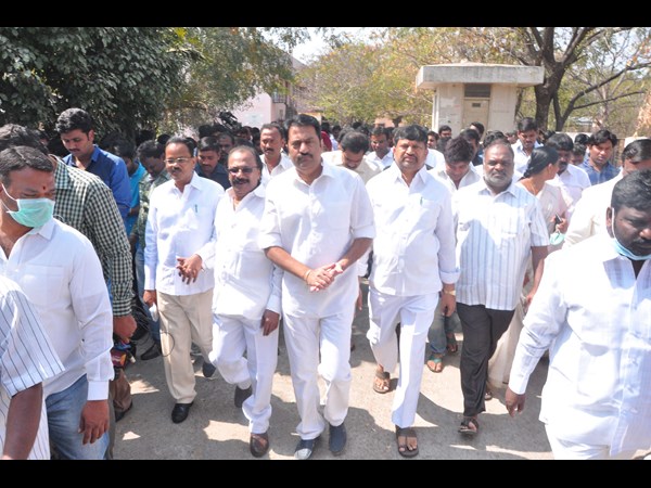 ఛాతి ఆసుపత్రిలో తెలంగాణ టీడీపీ నేతలు ఛాతి ఆసుపత్రిలో తెలంగాణ టీడీపీ నేతలు