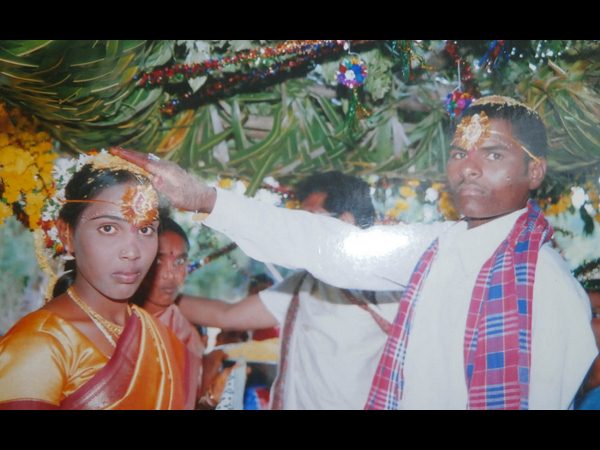 న్యాయం చేయండంటూ భర్త ఇంటి ఎదుట భార్య ధర్నా