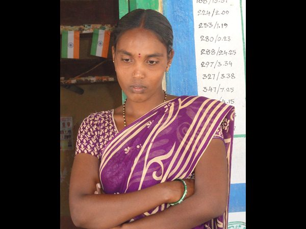 న్యాయం చేయండంటూ భర్త ఇంటి ఎదుట భార్య ధర్నా