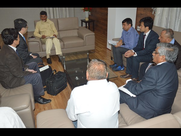 జపాన్ బృందంతో..