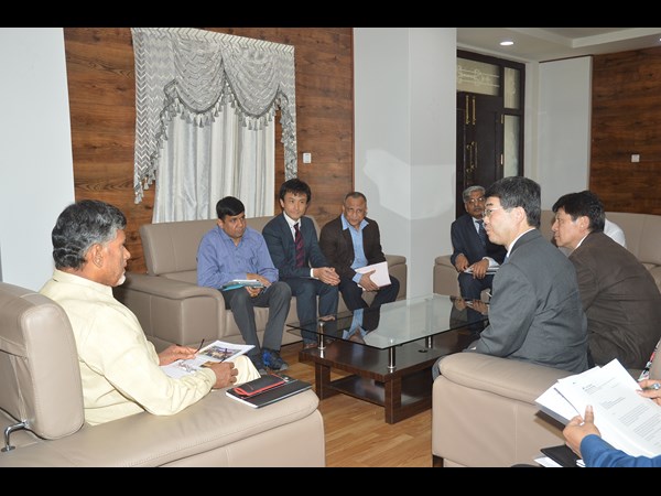 జపాన్ బృందంతో..