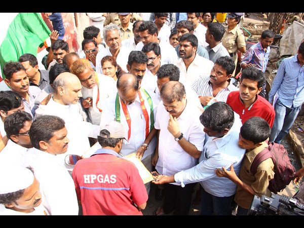 Congress slams BJP for special status to AP