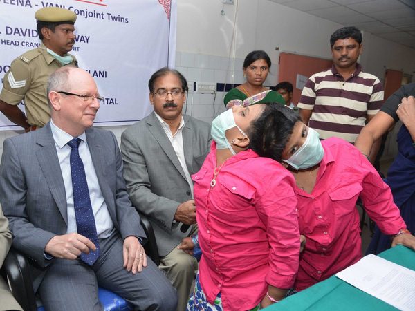  వీణా వాణీ