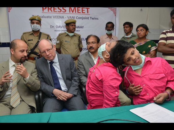  వీణా వాణీ