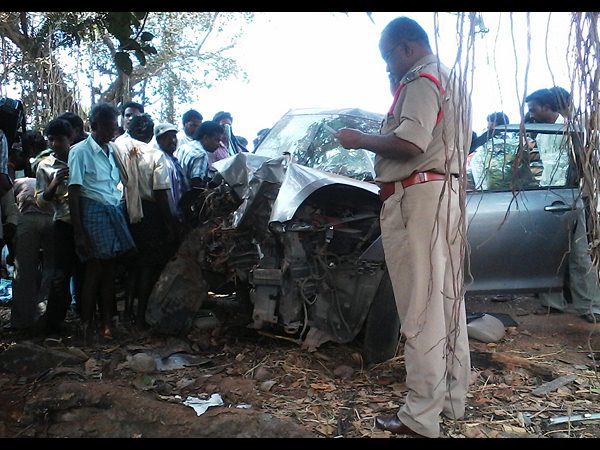 చిన్న కుమారుడు మృతి