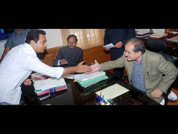 కేంద్రమంత్రులతో కేసీఆర్ కేంద్రమంత్రులతో కేసీఆర్